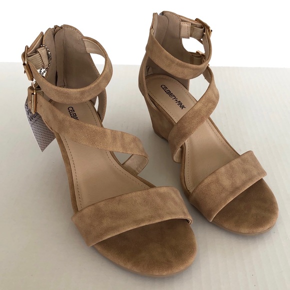 @SOLD@ Selena Tan Wedge Zipper Back Sandals 9W - Picture 3 of 7
